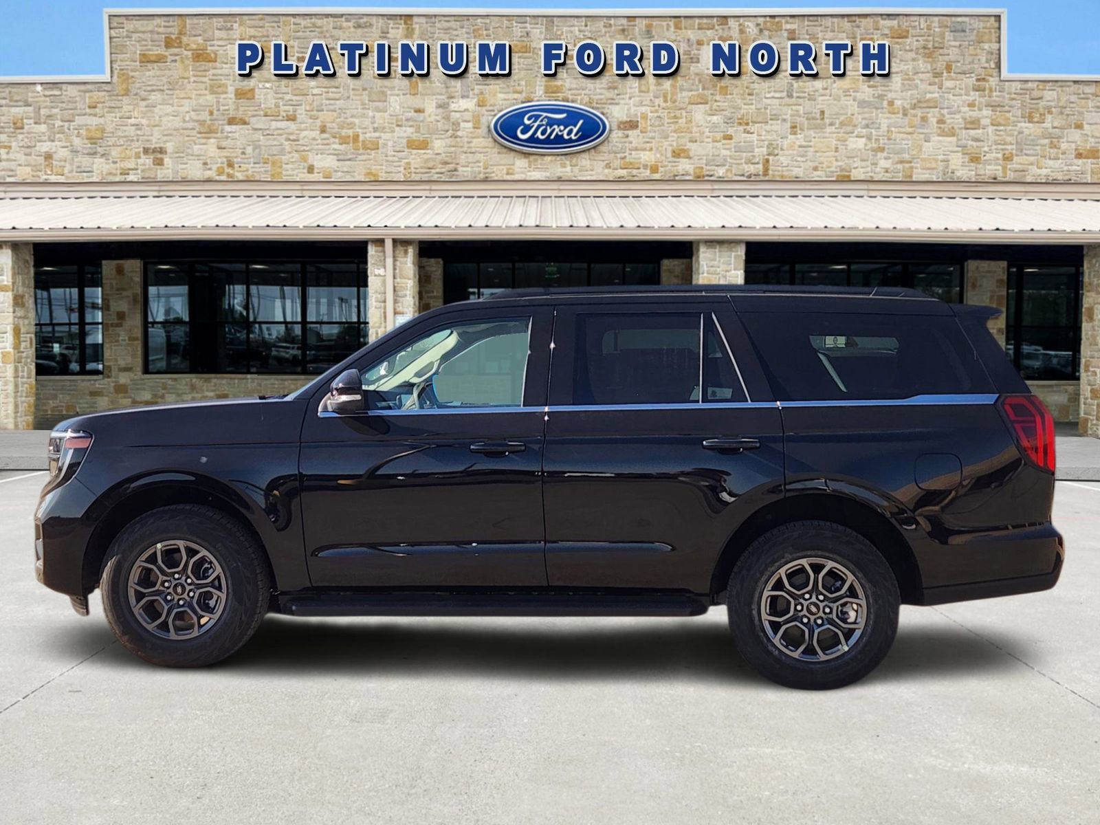 New 2026 Ford Expedition Active image 3