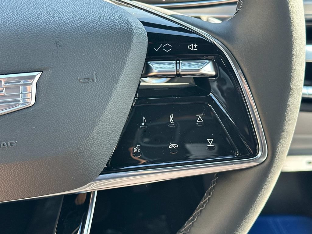 New 2025 Cadillac Lyriq Luxury AWD/4WD image 14
