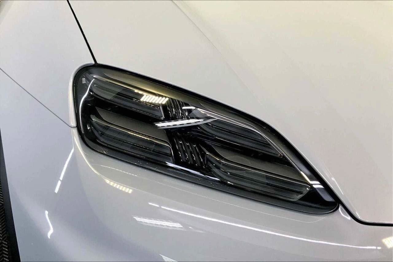 New 2025 Porsche Macan Electric image 63