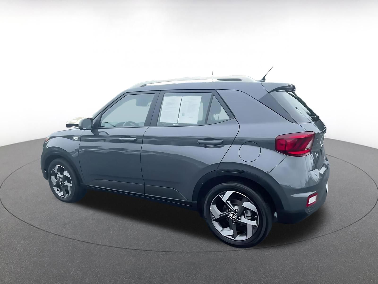 Used 2025 Hyundai Venue SEL image 10