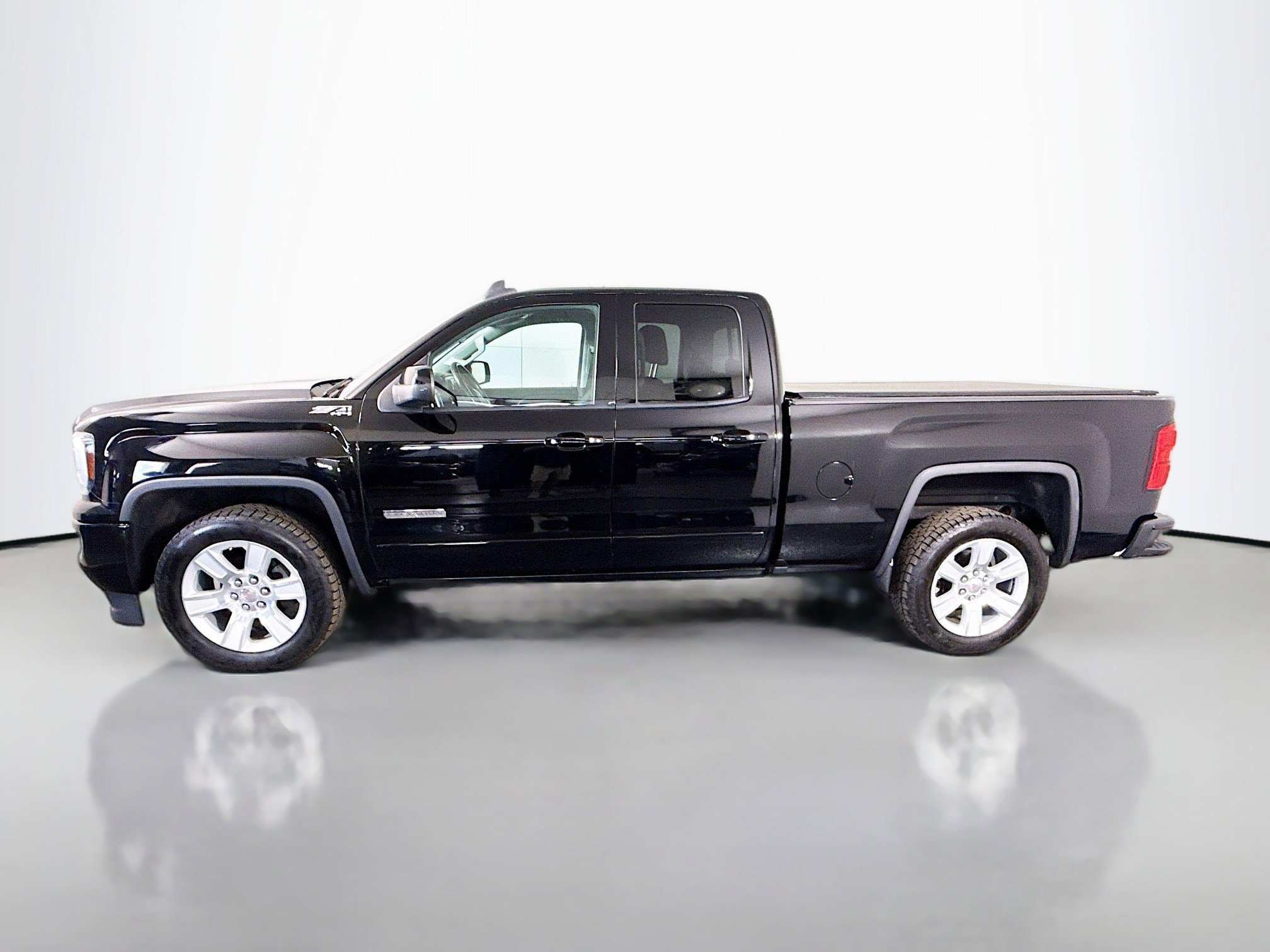 Used 2018 GMC Sierra 1500 SLE w/ SLE Value Package AWD/4WD image 6