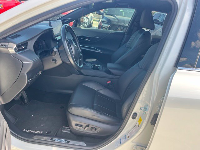 Used 2021 Toyota Venza XLE w/ Softex Package AWD/4WD image 9