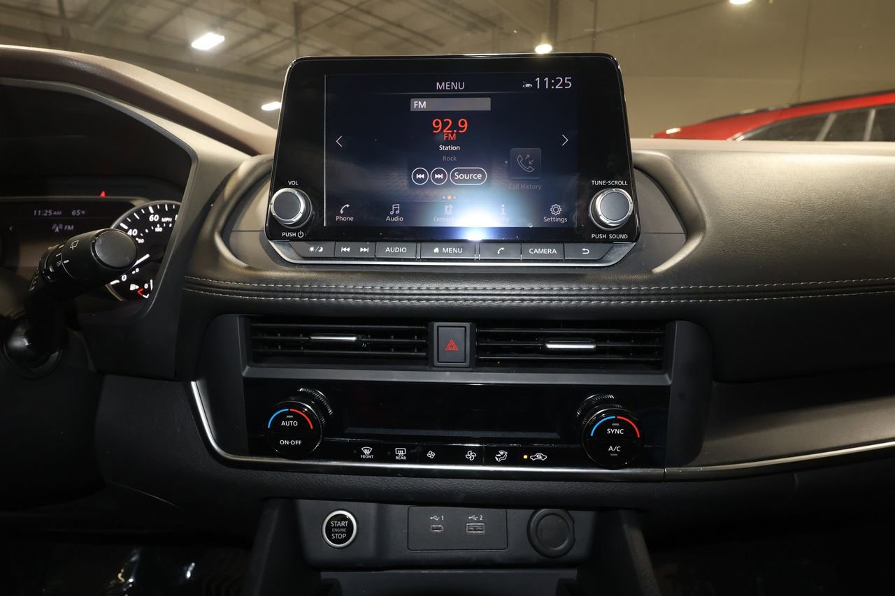 Used 2023 Nissan Rogue SV image 16