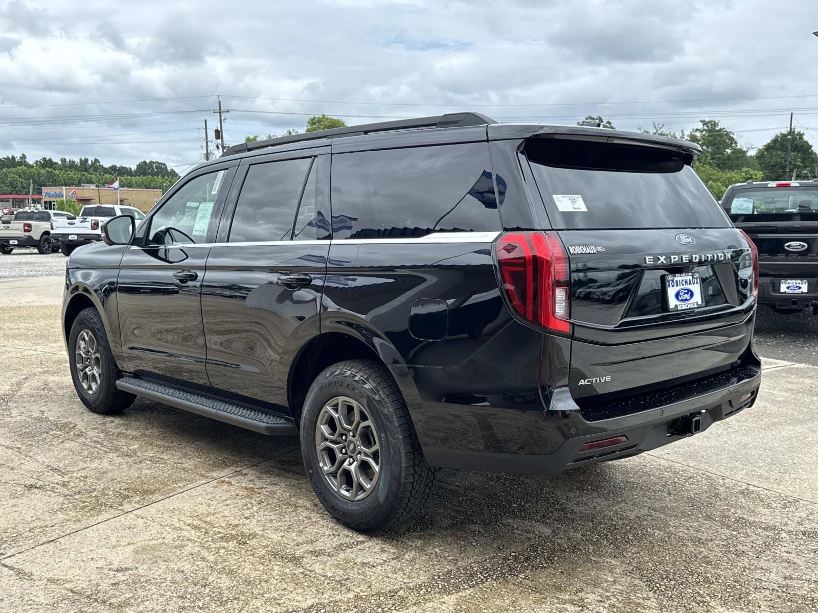New 2026 Ford Expedition Active RWD image 4