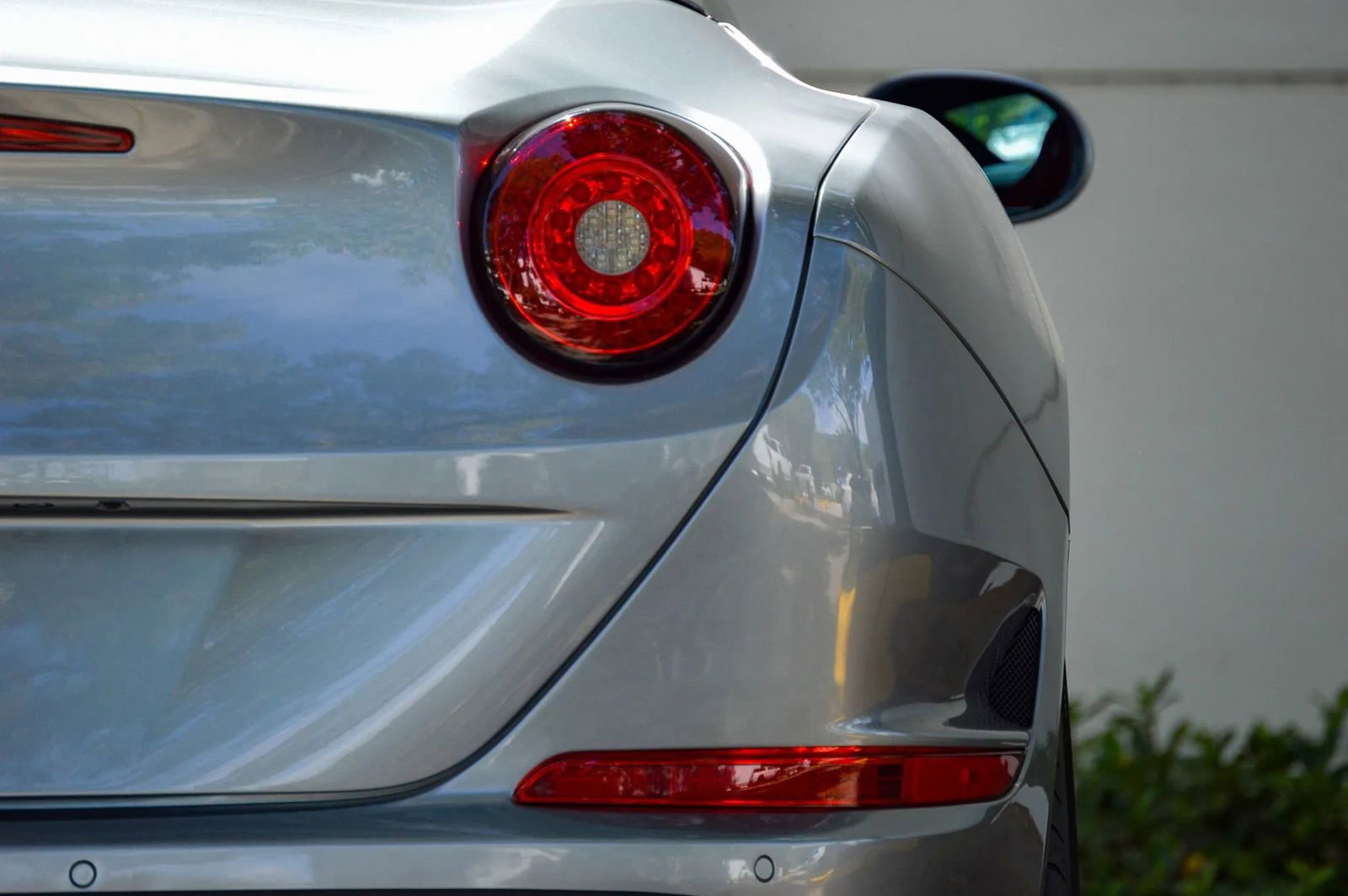 Used 2015 Ferrari California T image 18