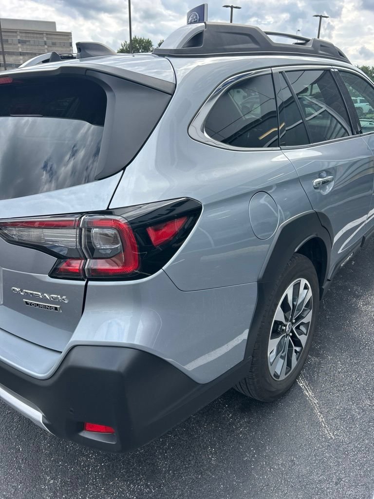 Used 2023 Subaru Outback Touring AWD/4WD image 7