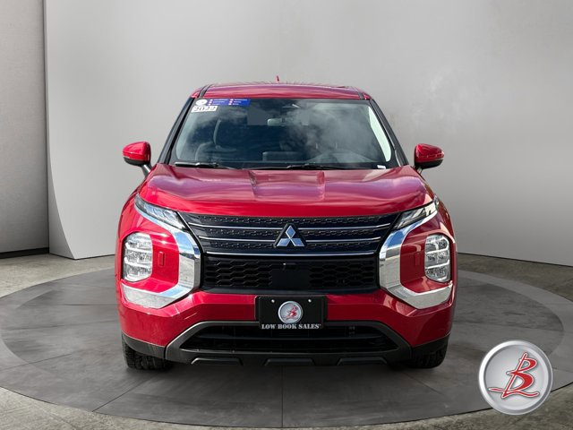 Used 2022 Mitsubishi Outlander ES AWD/4WD image 2