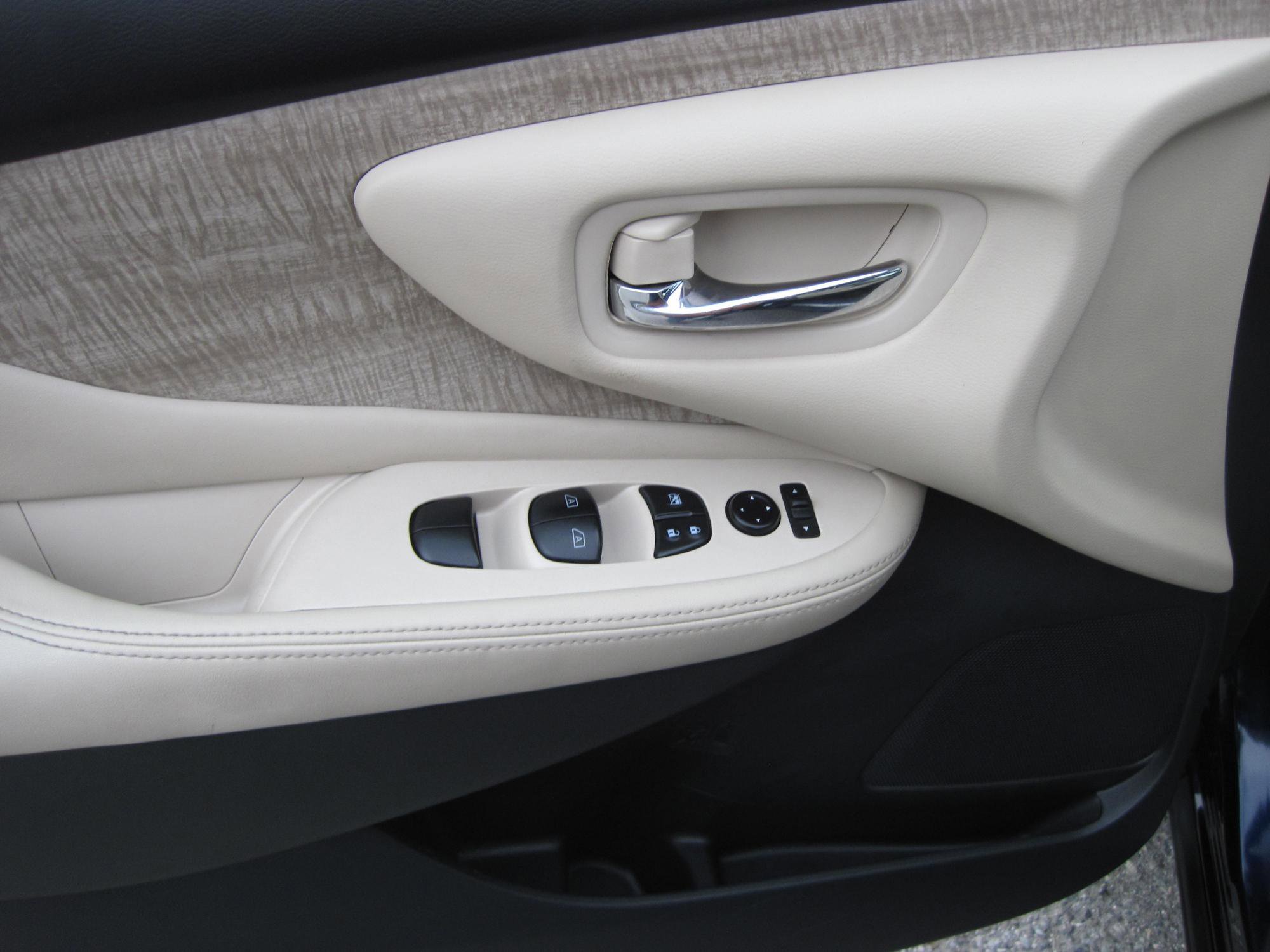 Used 2023 Nissan Murano SV image 11