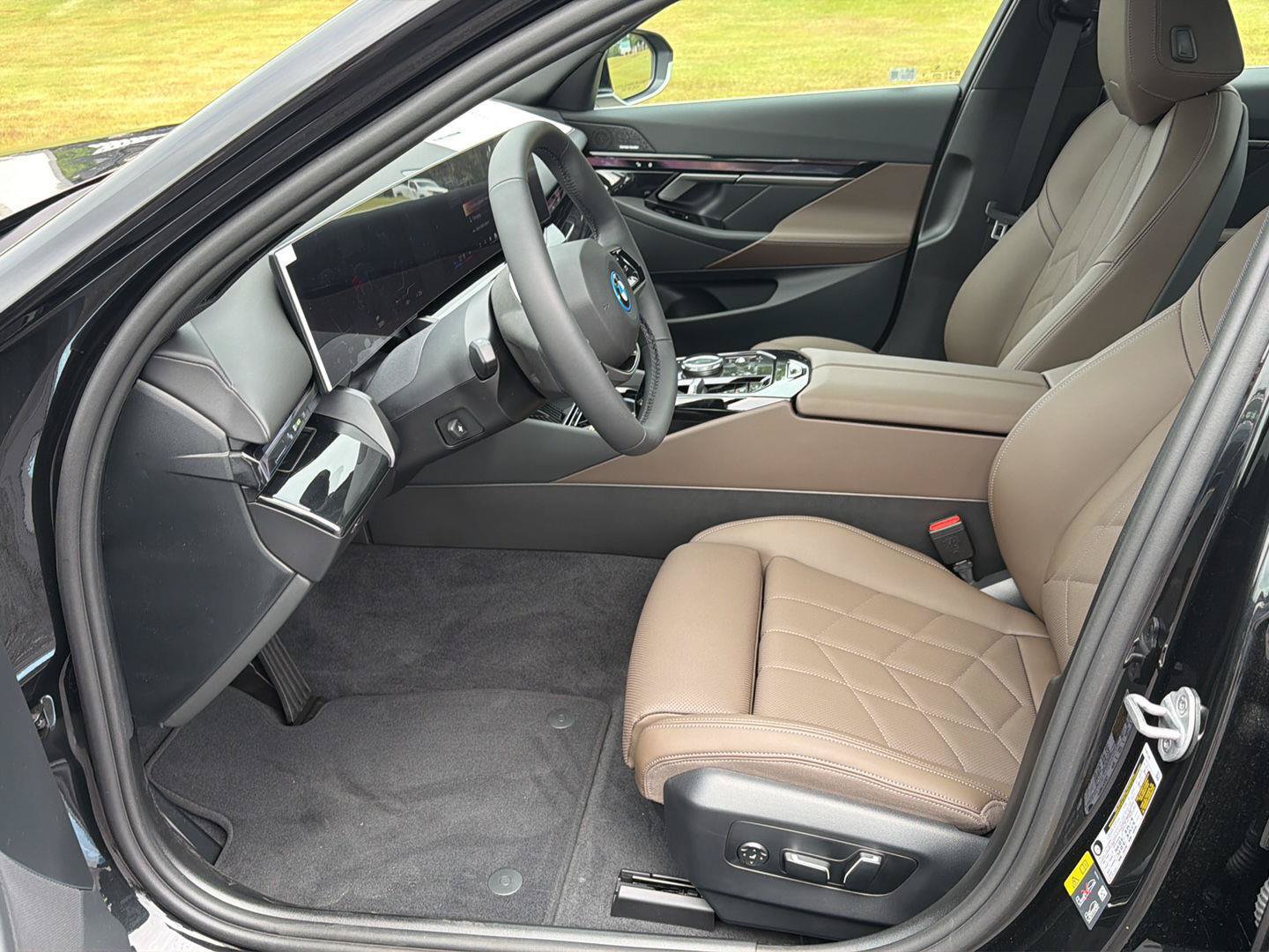 New 2027 BMW i5 eDrive40 w/ Premium Package RWD image 10