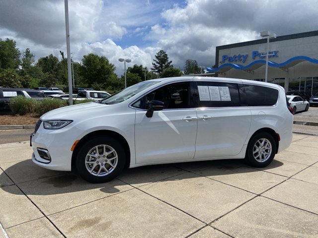 Used 2025 Chrysler Pacifica Select FWD image 6