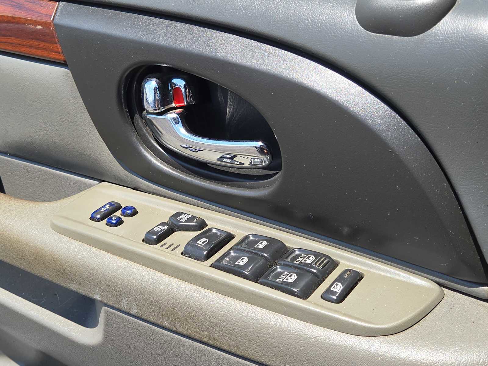 Used 2004 GMC Envoy SLT w/ Preferred Equipment Group AWD/4WD image 20