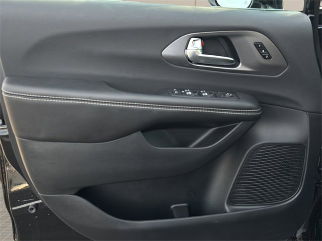 New 2026 Chrysler Pacifica Select image 15