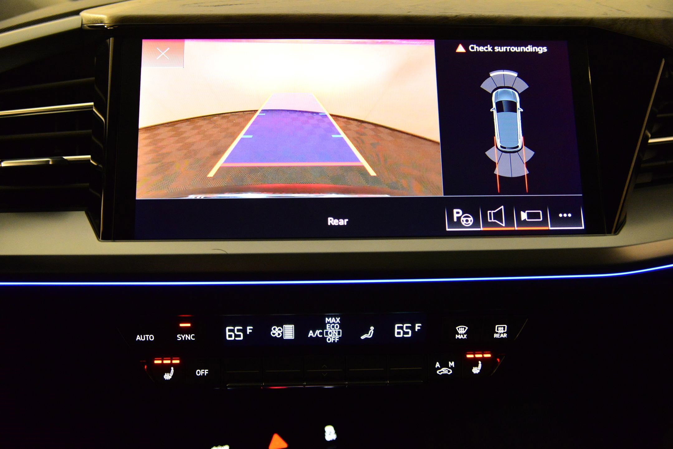 Certified 2024 Audi Q4 e-tron Prestige w/ Black Optic Package image 33