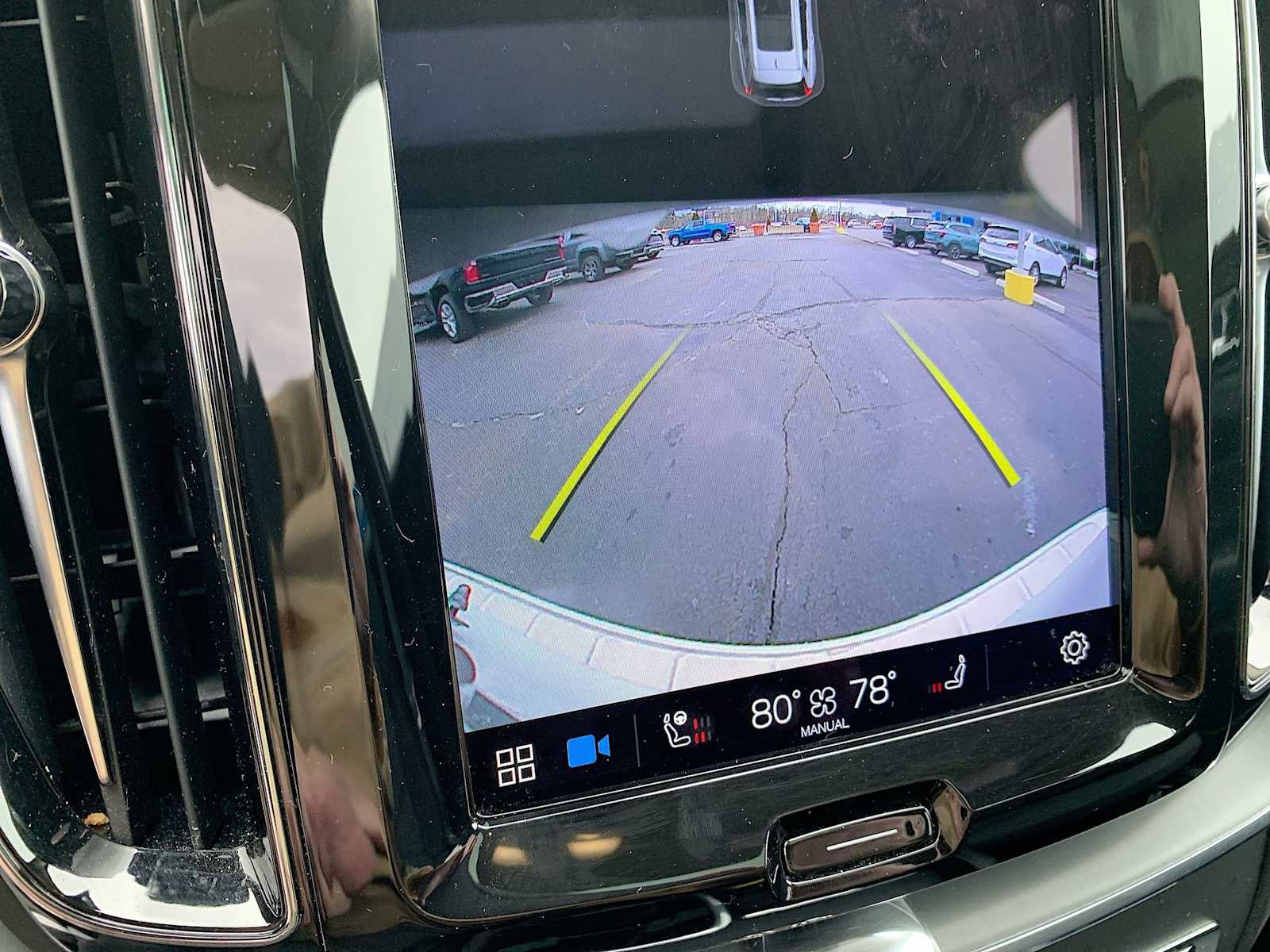 Used 2023 Volvo XC60 B5 Core image 15