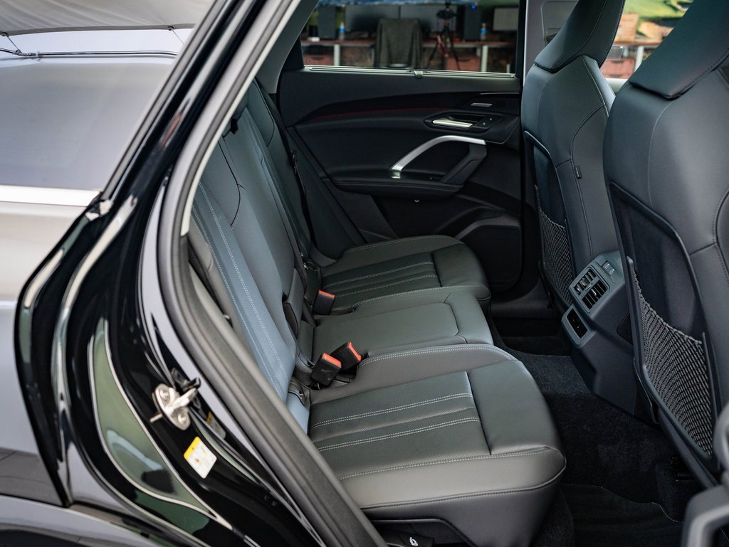 Certified 2025 Audi Q5 2.0T Premium Plus image 36