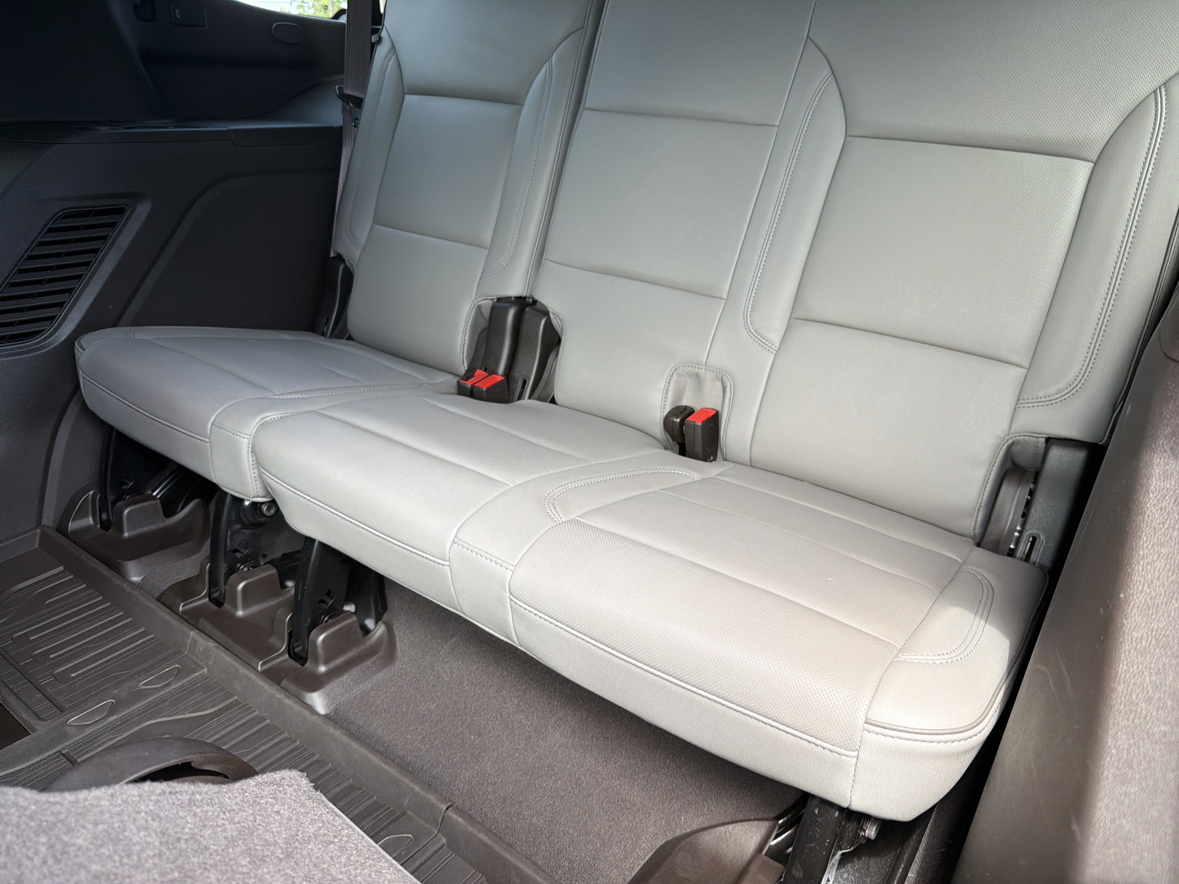 Used 2024 GMC Yukon SLT w/ SLT Luxury Package AWD/4WD image 31
