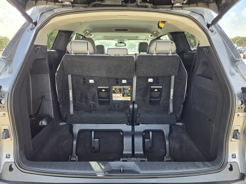 Used 2026 Toyota Sienna XLE FWD image 31