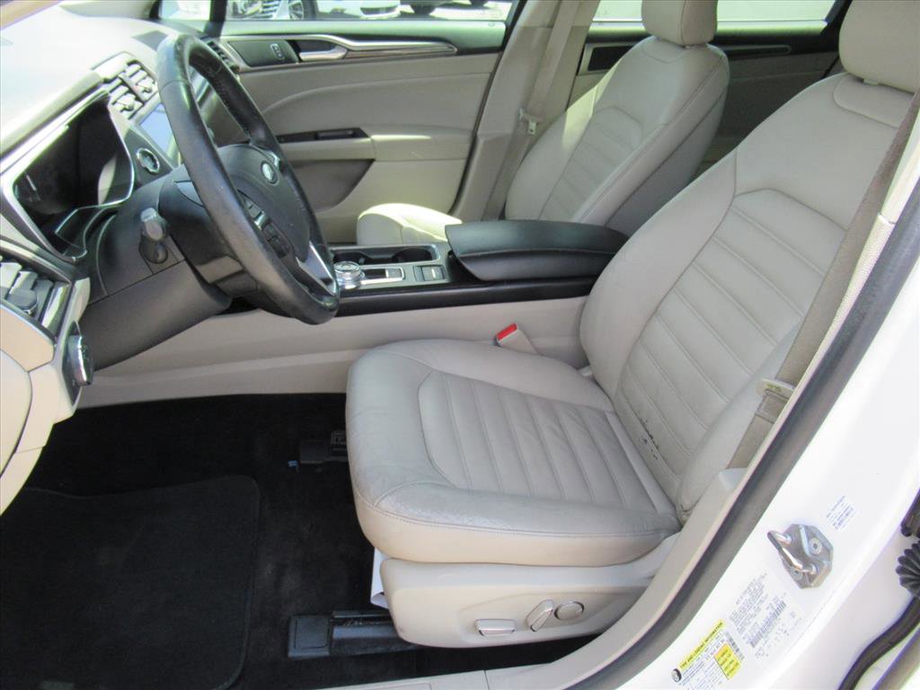 Used 2018 Ford Fusion SE w/ Equipment Group 602A FWD image 15