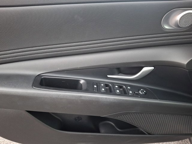 Used 2023 Hyundai Elantra Limited FWD image 12