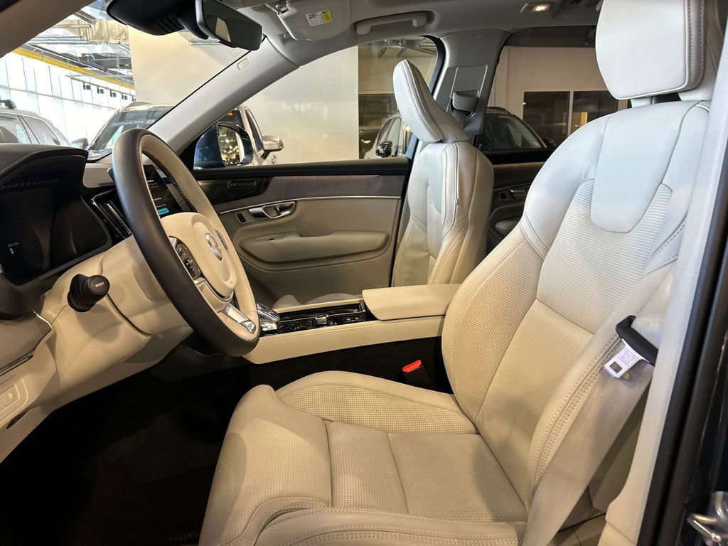 Certified 2025 Volvo XC90 T8 Ultra image 10