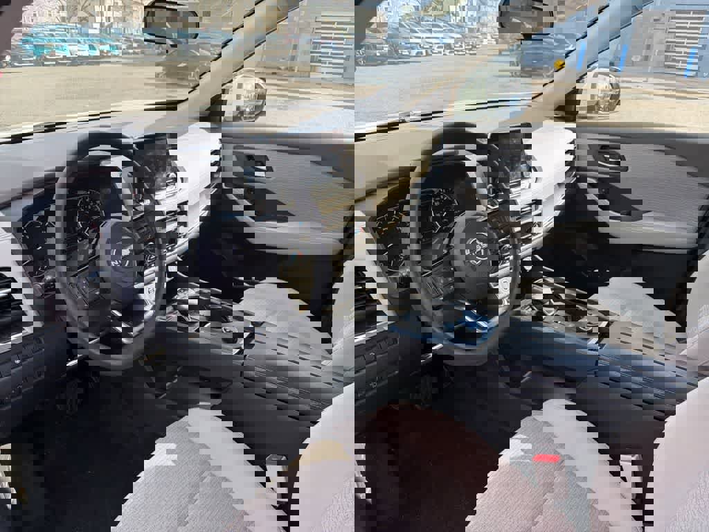 Used 2023 Nissan Rogue SV image 39