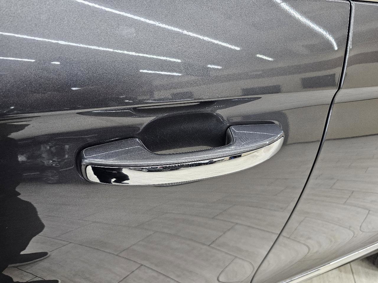 Used 2018 Lincoln Navigator Select w/ Technology Package image 12