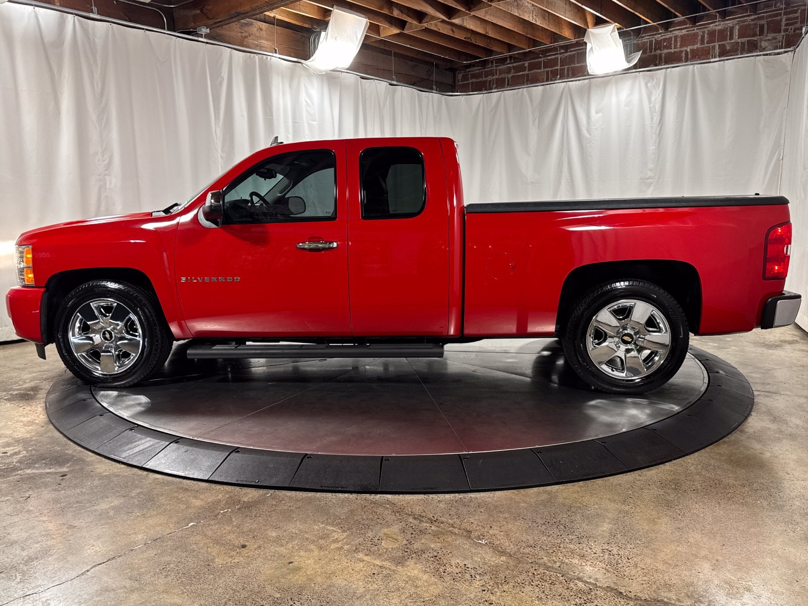 Used 2011 Chevrolet Silverado 1500 LT w/ Texas Edition RWD image 8