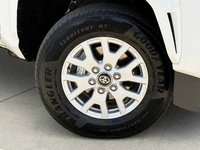 Used 2026 Toyota Tacoma SR5 AWD/4WD image 2
