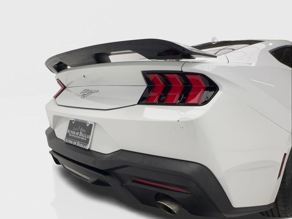 Used 2024 Ford Mustang EcoBoost image 9