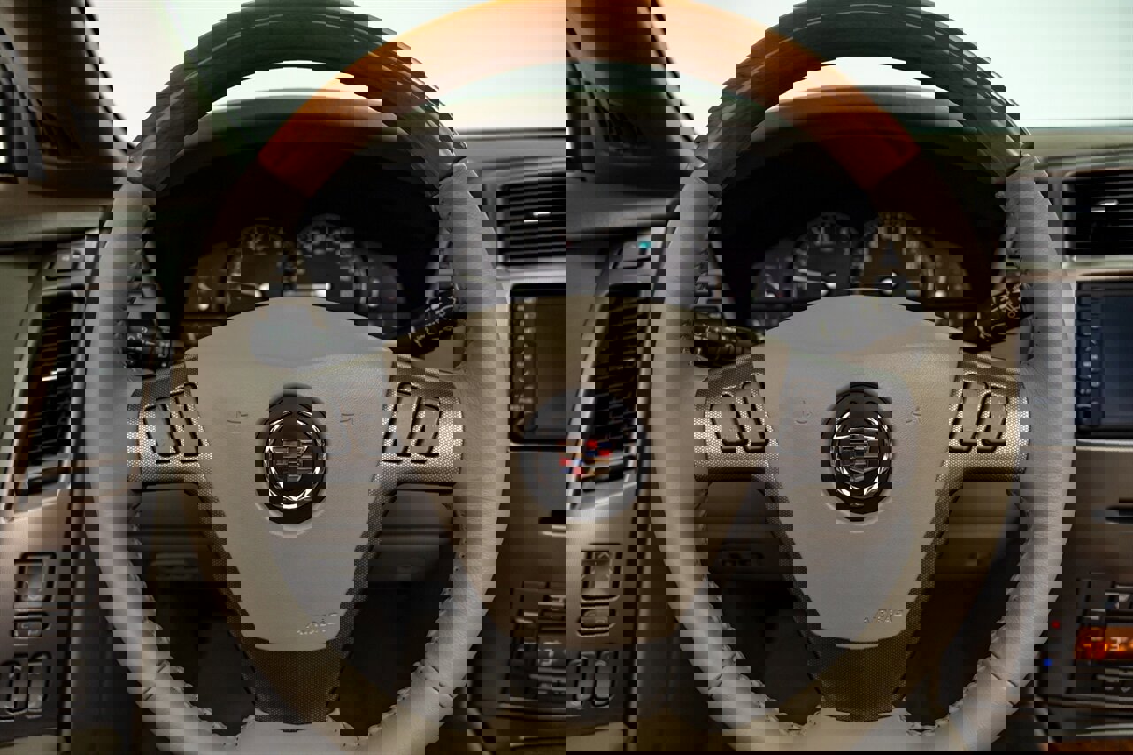 Used 2005 Cadillac XLR image 40