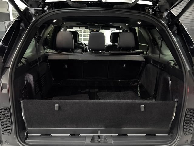 Used 2024 Land Rover Discovery Dynamic SE AWD/4WD image 37