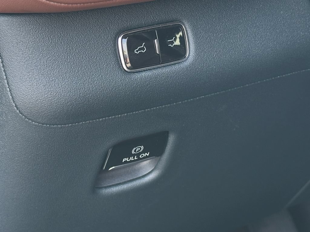 Used 2026 Lincoln Navigator Reserve AWD/4WD image 21