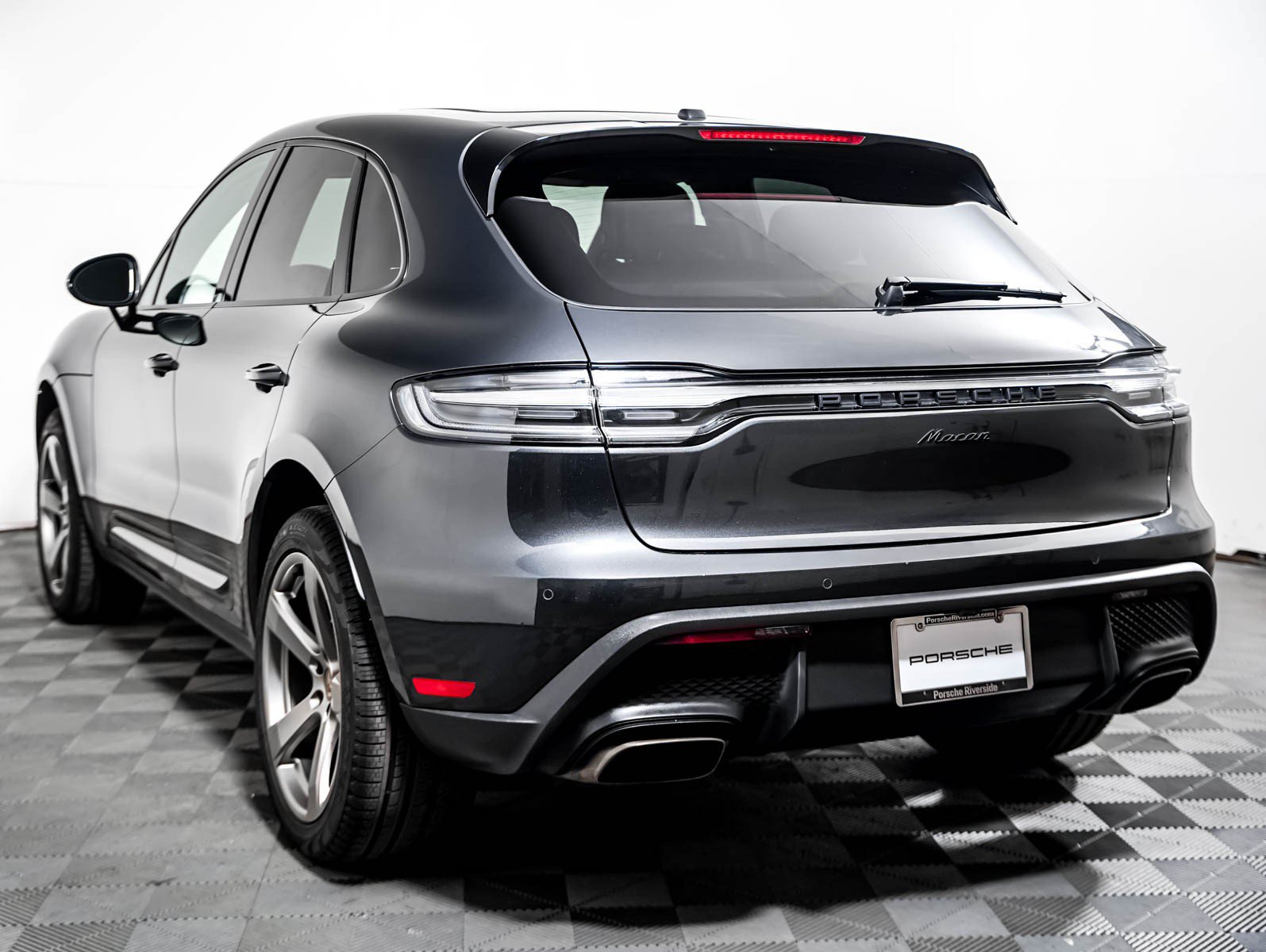 Certified 2022 Porsche Macan AWD/4WD image 3