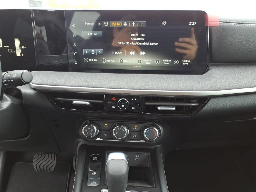 New 2025 Nissan Kicks SV AWD/4WD image 16