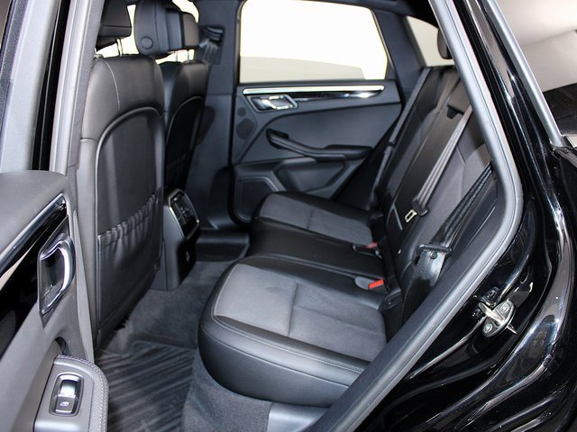 Used 2023 Porsche Macan image 22