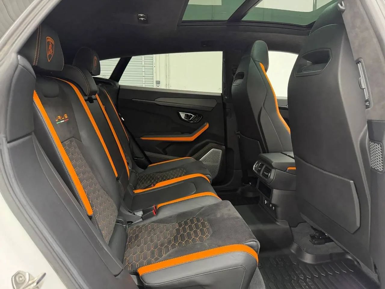 Used 2022 Lamborghini Urus AWD/4WD image 15