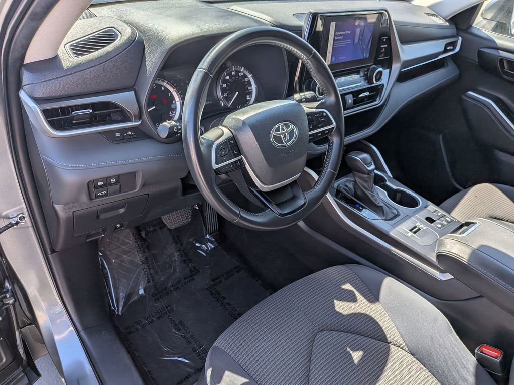Used 2024 Toyota Highlander LE image 14