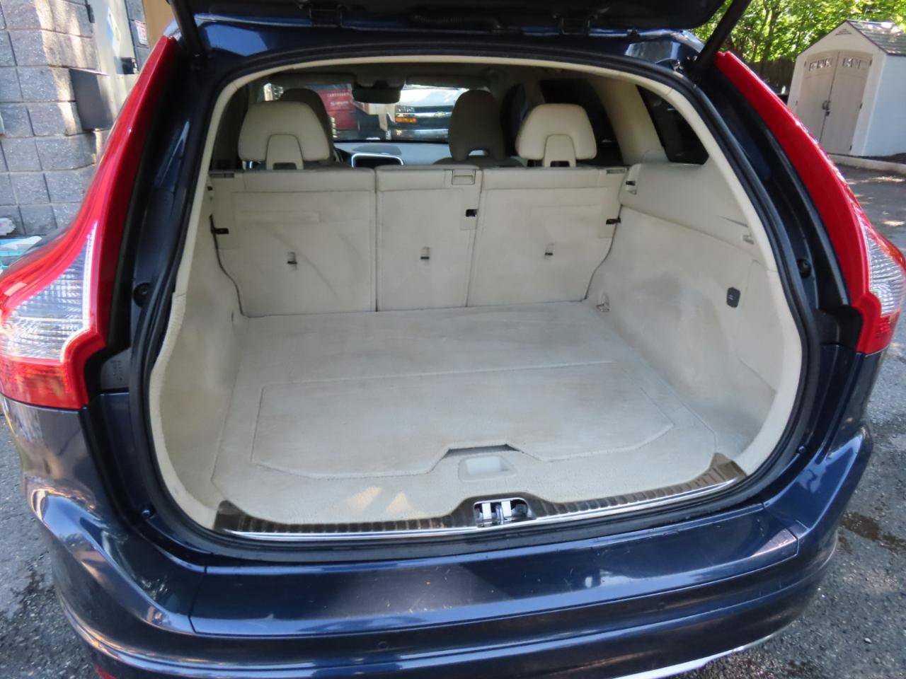 Used 2015 Volvo XC60 T5 Platinum FWD image 9