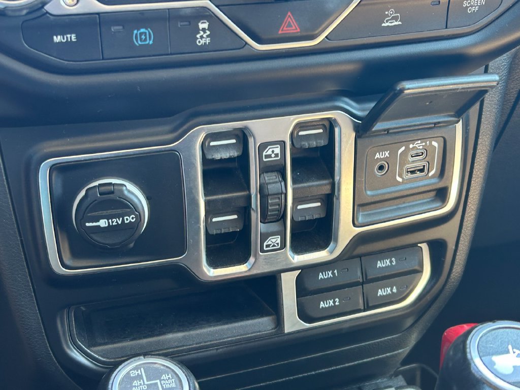 Used 2022 Jeep Wrangler Unlimited Sahara AWD/4WD image 33