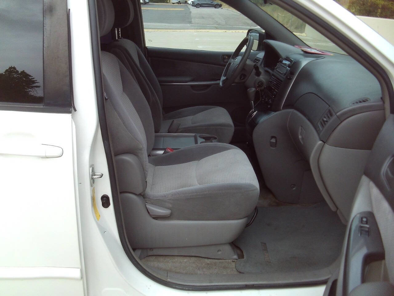 Used 2008 Toyota Sienna LE FWD image 10