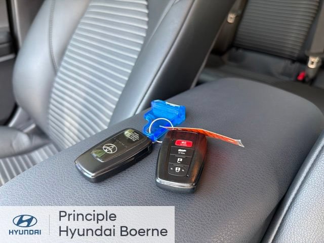 Used 2024 Toyota Camry SE w/ Convenience Package FWD image 34