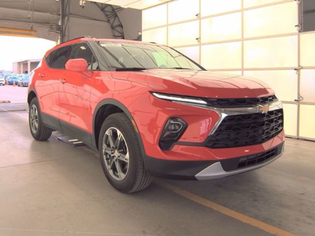 Used 2024 Chevrolet Blazer LT w/ Convenience Package FWD image 2