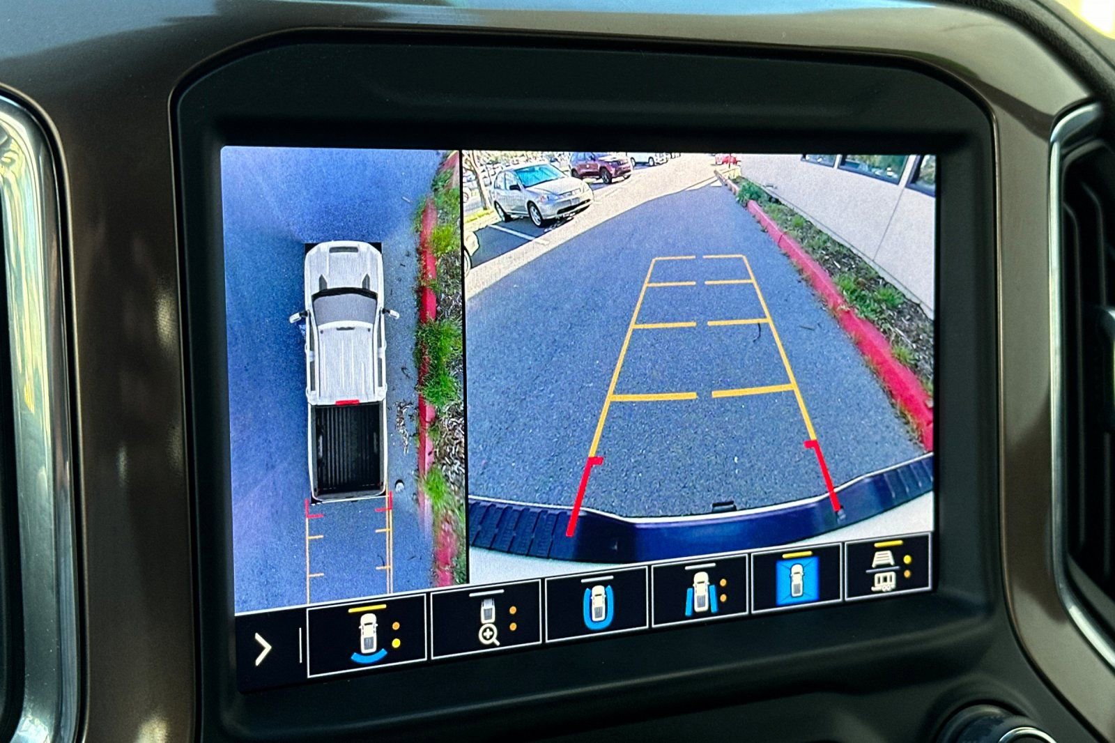 Used 2022 Chevrolet Silverado 2500 High Country w/ Z71 Off-Road Package image 23