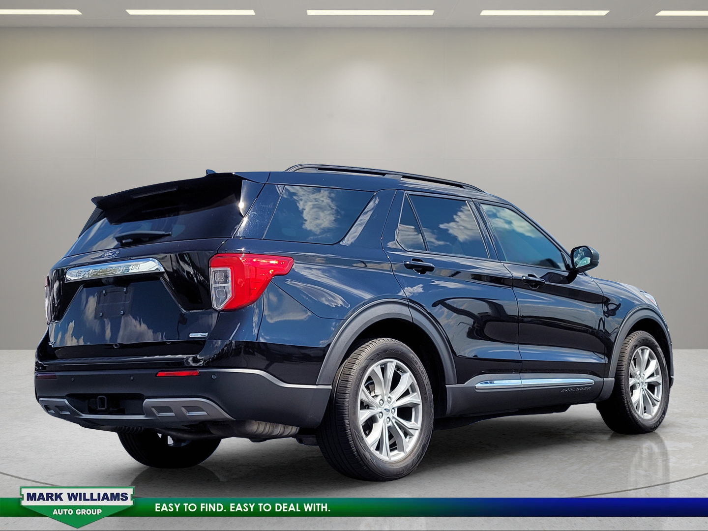 Used 2020 Ford Explorer XLT w/ Equipment Group 202A AWD/4WD image 4