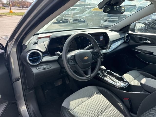 Used 2025 Chevrolet Trax LT image 11
