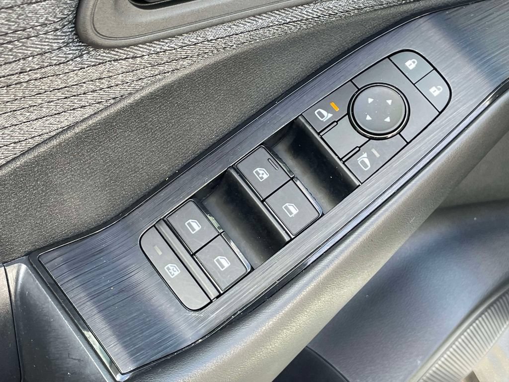 Used 2023 Nissan Rogue S AWD/4WD image 18