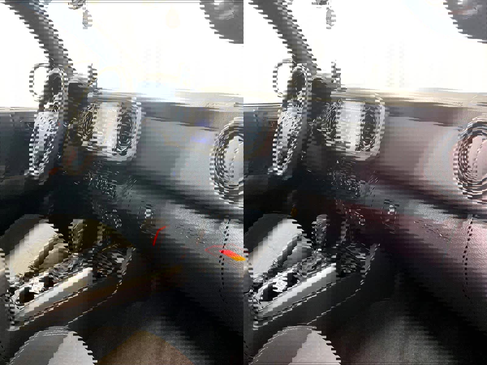 Used 2022 Toyota Tacoma TRD Off-Road image 14