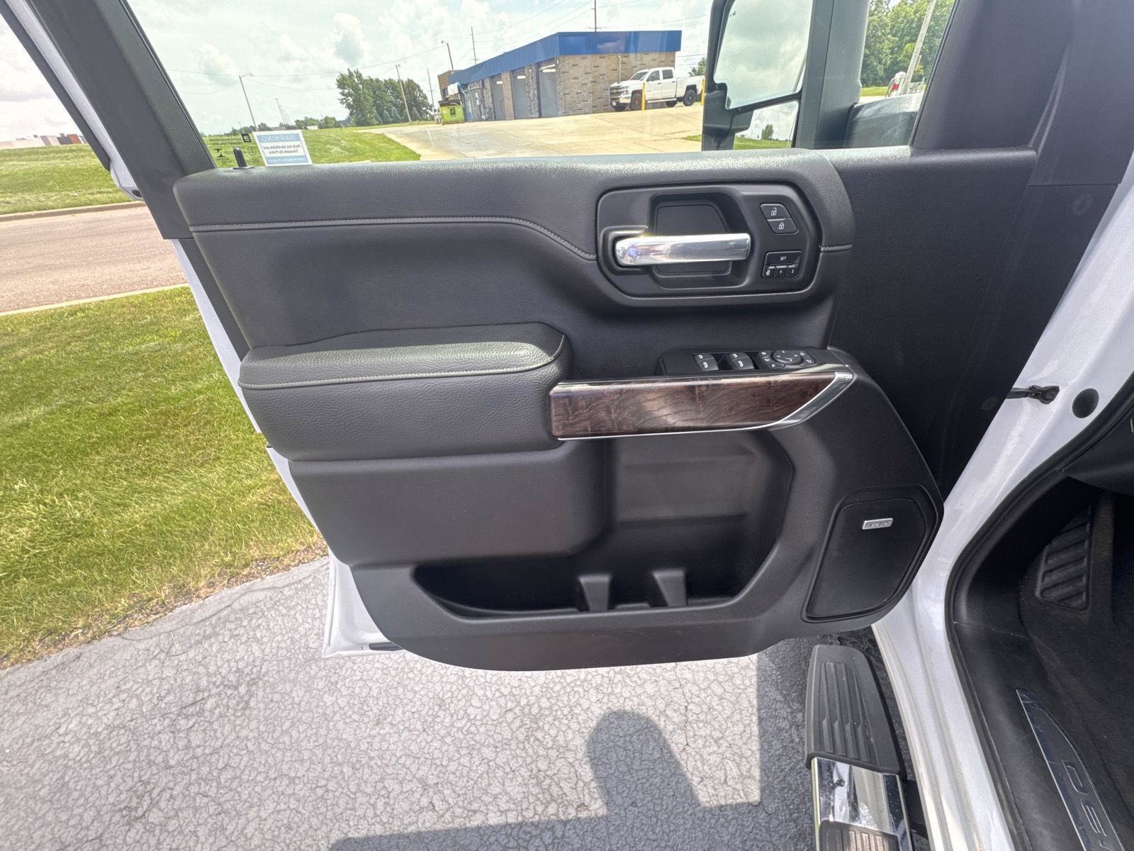Used 2023 GMC Sierra 3500 Denali w/ Denali Ultimate Package AWD/4WD image 8