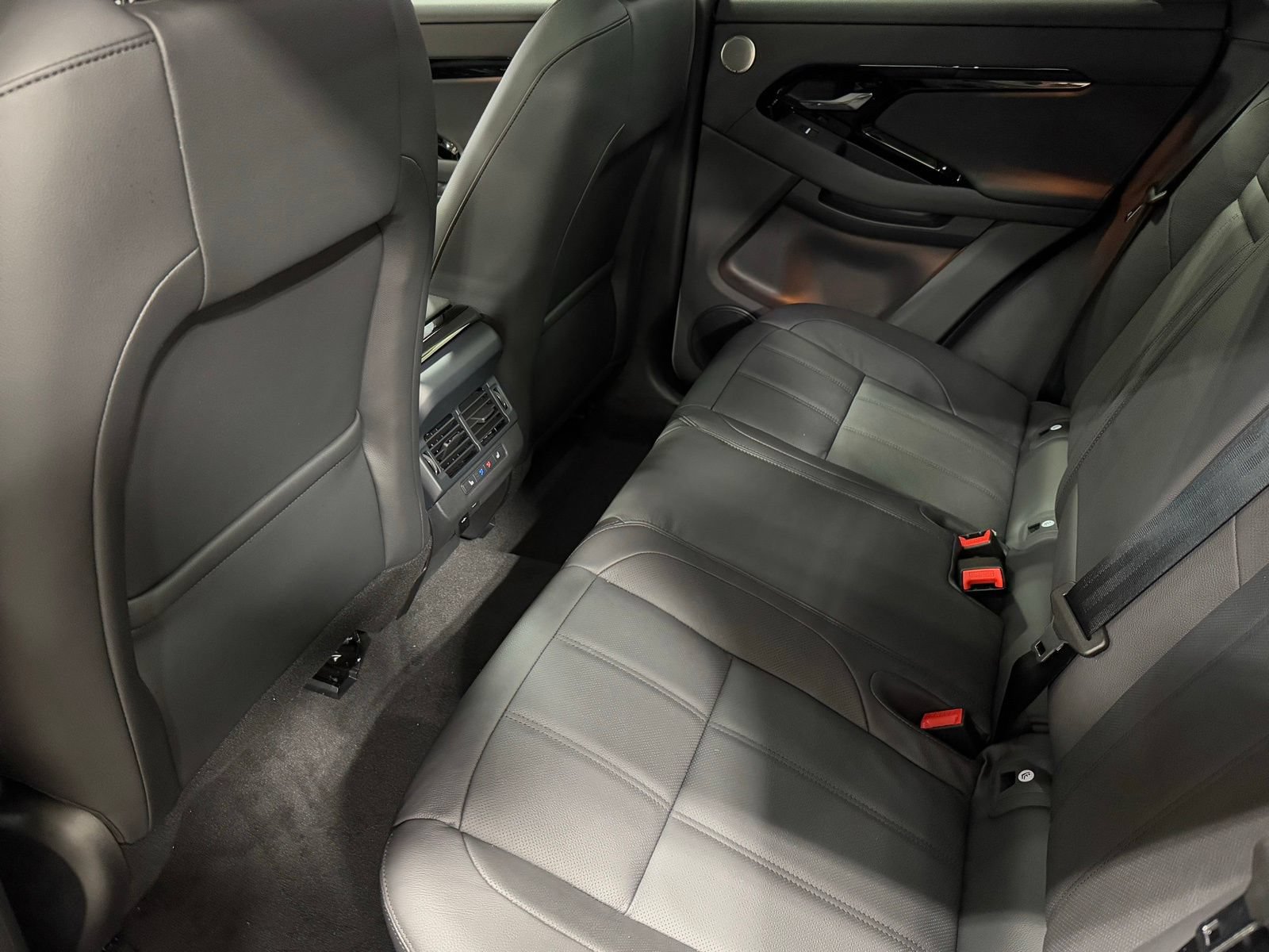 New 2026 Land Rover Range Rover Evoque Dynamic SE AWD/4WD image 34