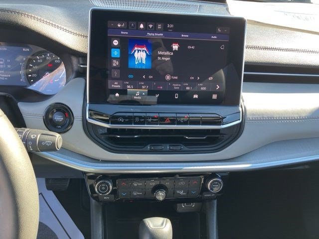 Certified 2025 Jeep Compass Limited AWD/4WD image 17